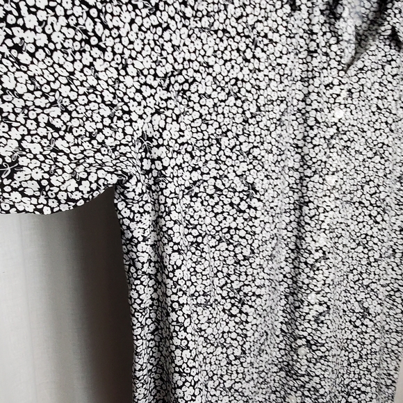 Women's Catherine's 4X 30/32W Black White Floral Tunic Button Up 3/4 Sleeve New - Picture 3 of 16
